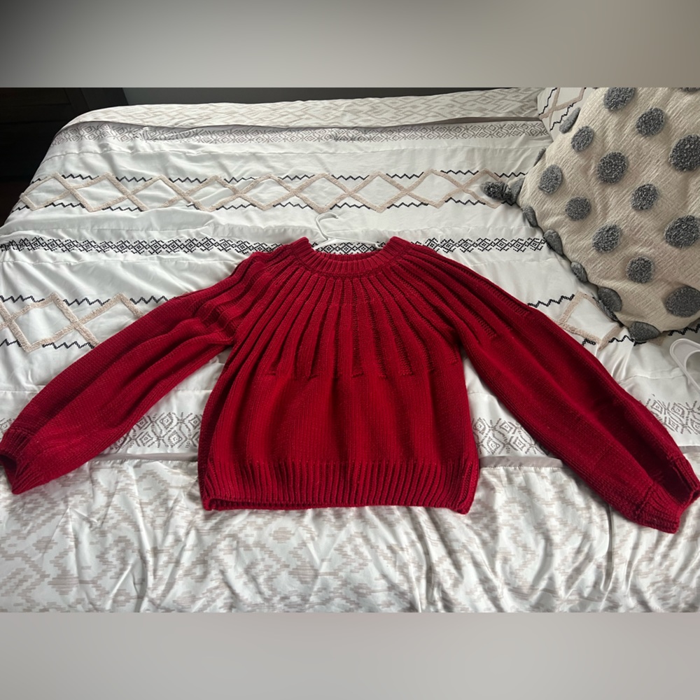 Red bubble sleeve sweater